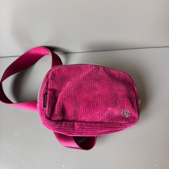 LULULEMON Everywhere Belt Bag 1L
Corduroy - Picture 4 of 5